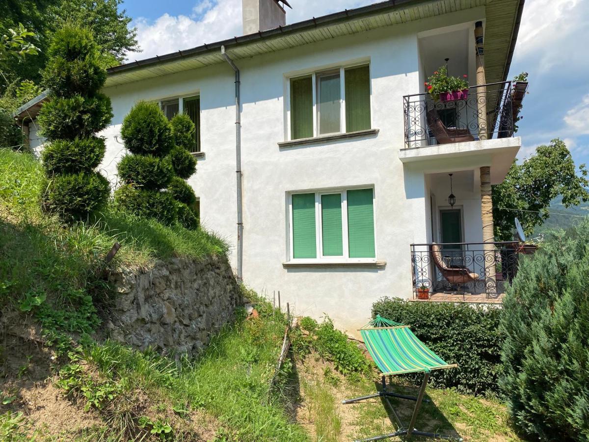 Къща За Гости Хаджиевата Къща Smolyan Ngoại thất bức ảnh