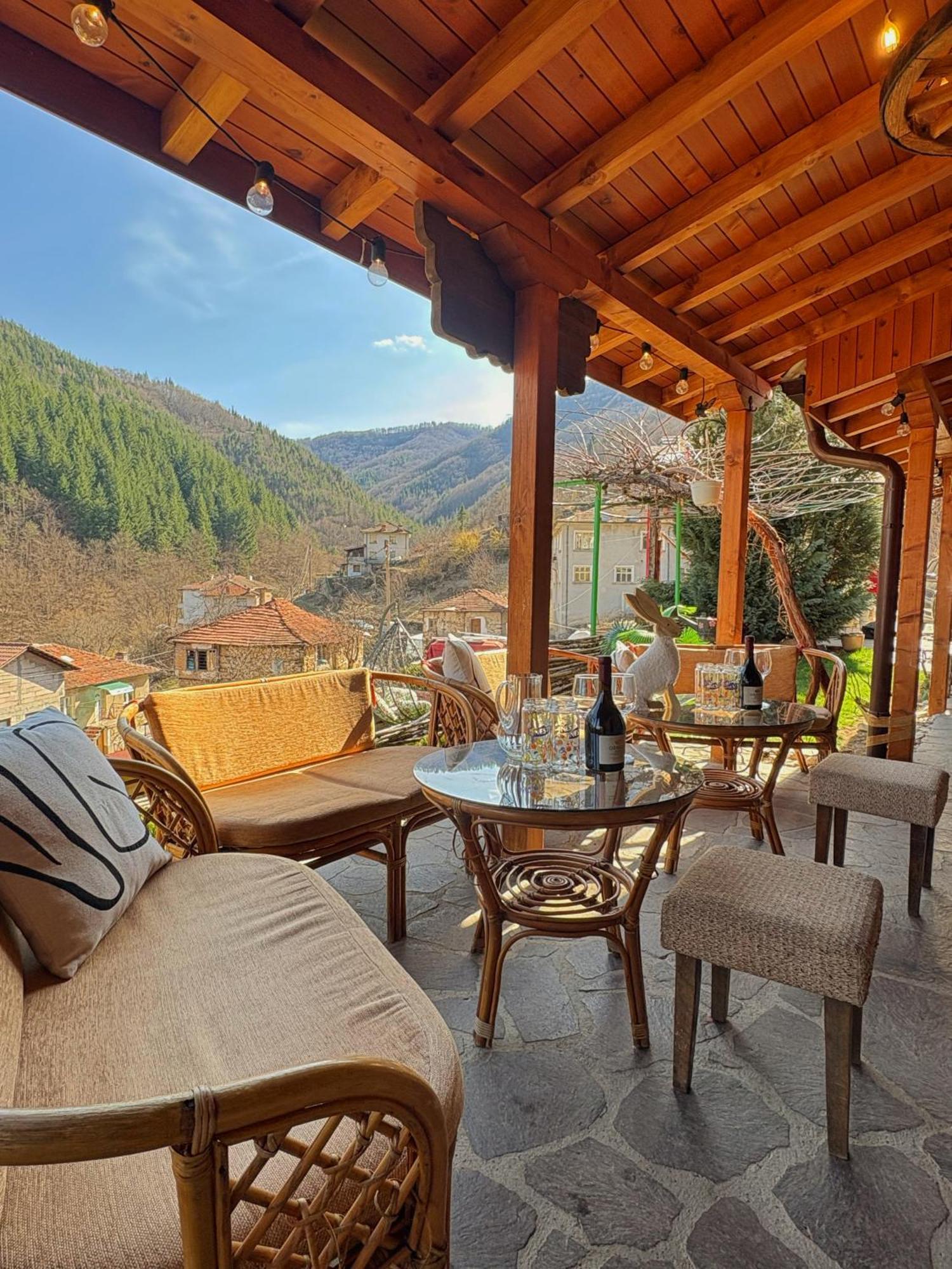 Къща За Гости Хаджиевата Къща Smolyan Ngoại thất bức ảnh